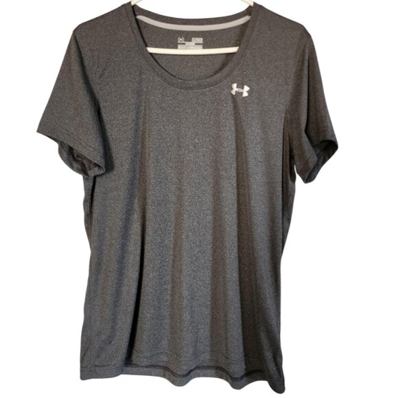 Under Armour Tops - EUC Under Armour Semi Fitted Heat Gear T-Shirt
